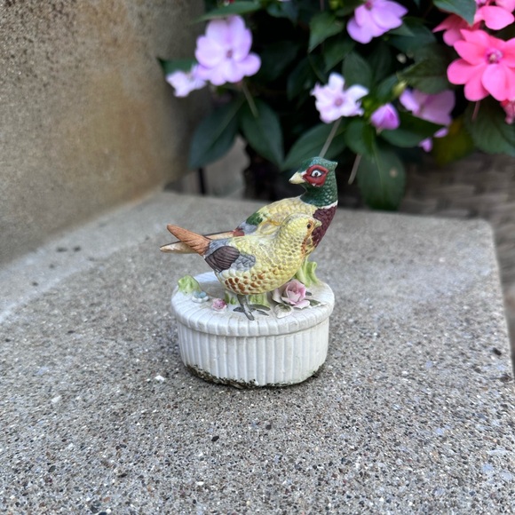 Vintage ceramic trinket box pheasants - Picture 1 of 5